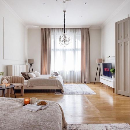 Timeless Elegant Apartment By Opera House 부다페스트 외부 사진
