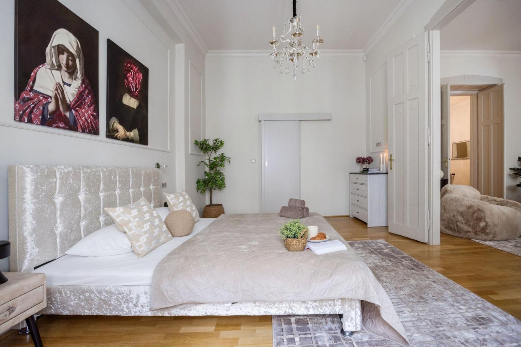 Timeless Elegant Apartment By Opera House 부다페스트 외부 사진