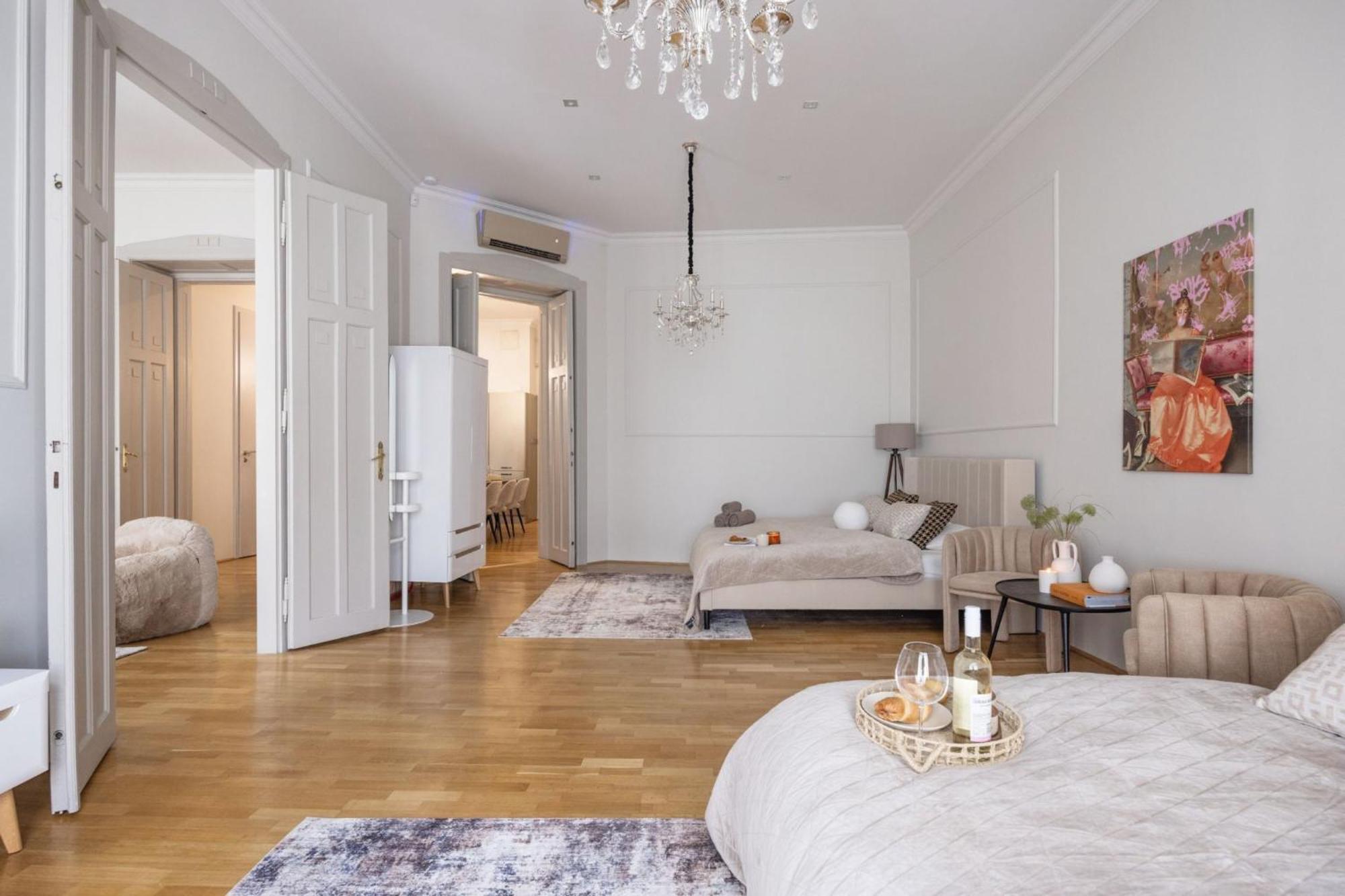 Timeless Elegant Apartment By Opera House 부다페스트 외부 사진