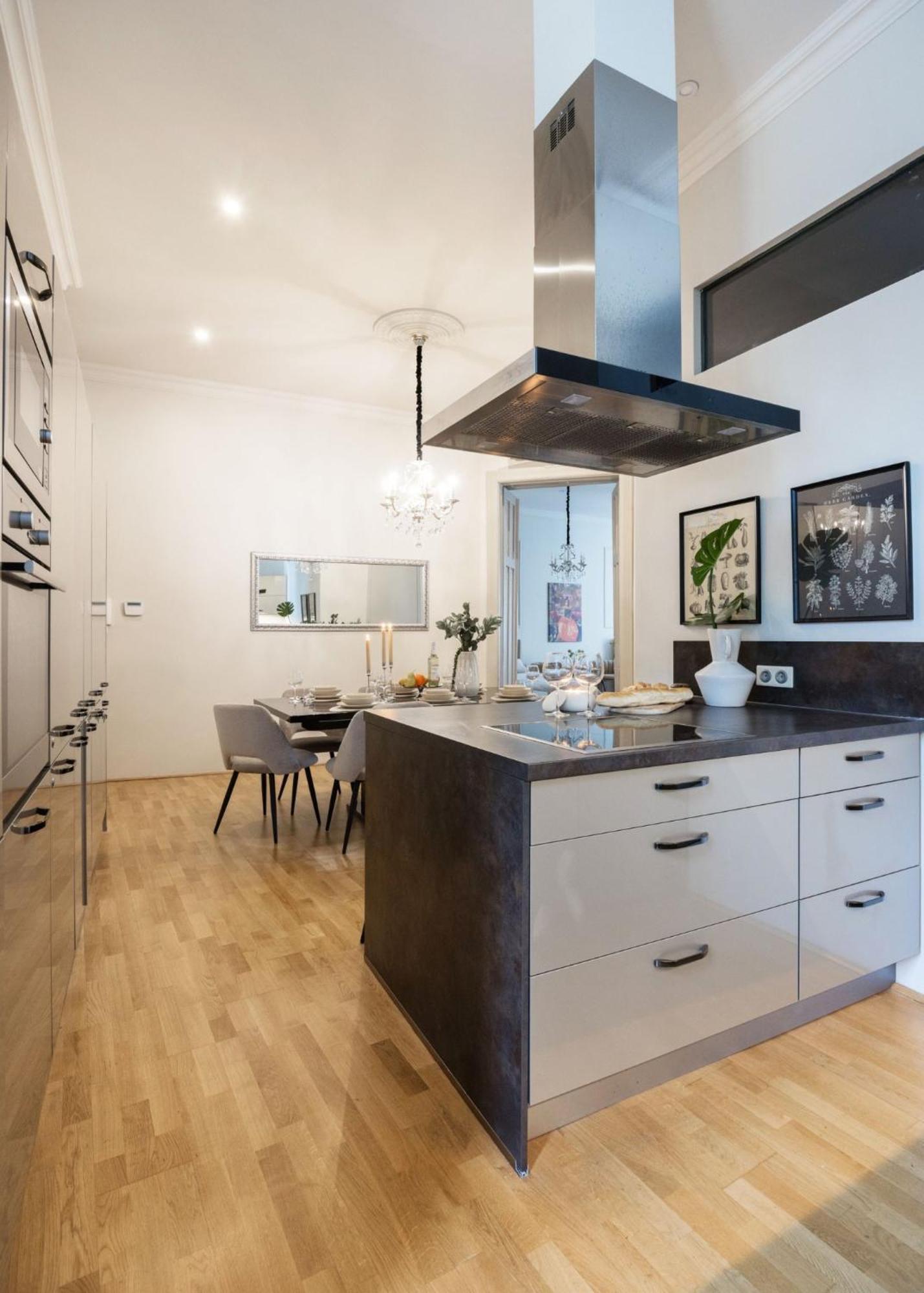 Timeless Elegant Apartment By Opera House 부다페스트 외부 사진