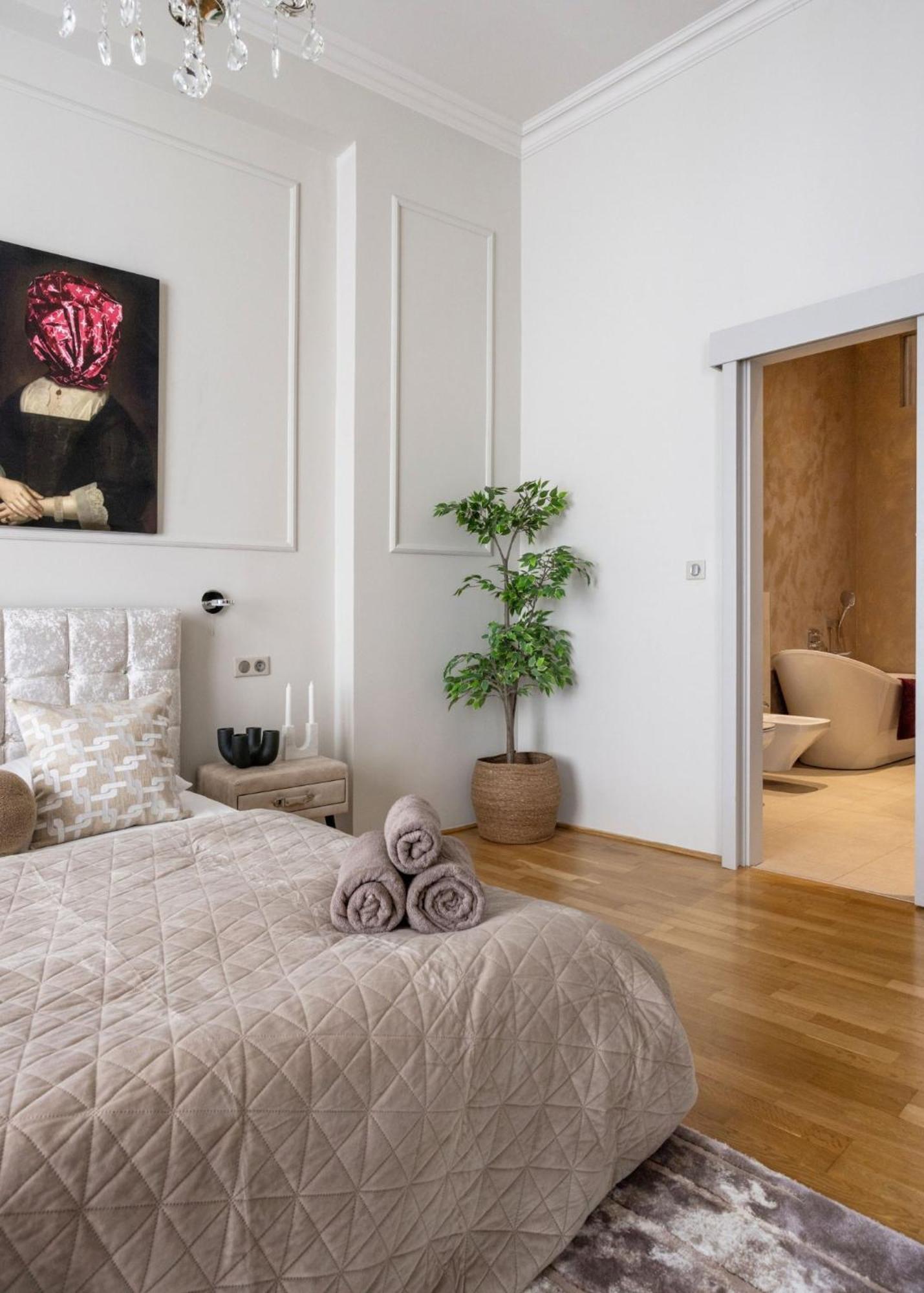 Timeless Elegant Apartment By Opera House 부다페스트 외부 사진